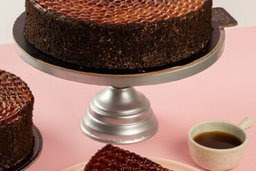 Caramel Crunch Cake